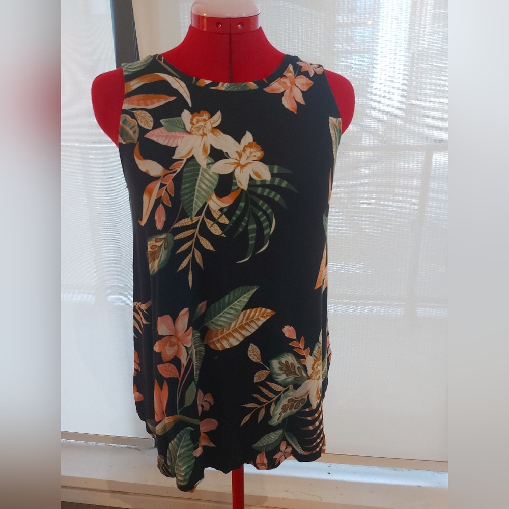 Old Navy small floral black shirt
